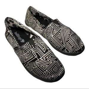 Bullfrog cute shoes black and white